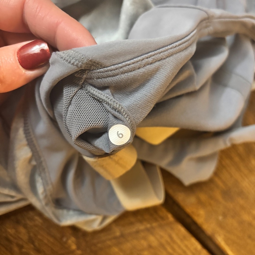 Lululemon Venus Tank Top Womens Racerback Grey White Blazer Fossil Built in Bra - Picture 5 of 5